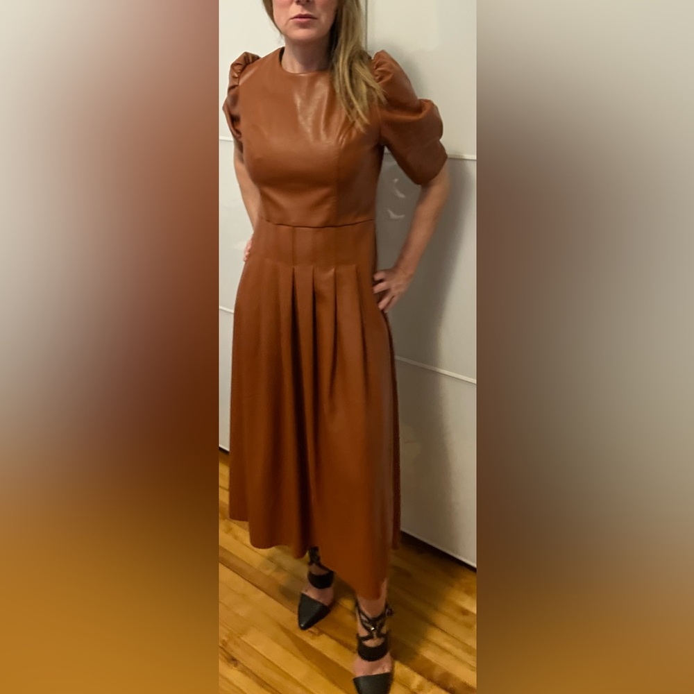 Marque En Saison / Robe en cuir végan médium